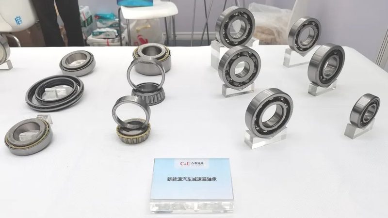 上银直线导轨与THK导轨：性能对比与选型要点